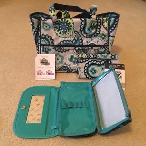 Gorgeous paisley set by Thirty one with free gift